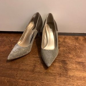 Tahari gold pumps